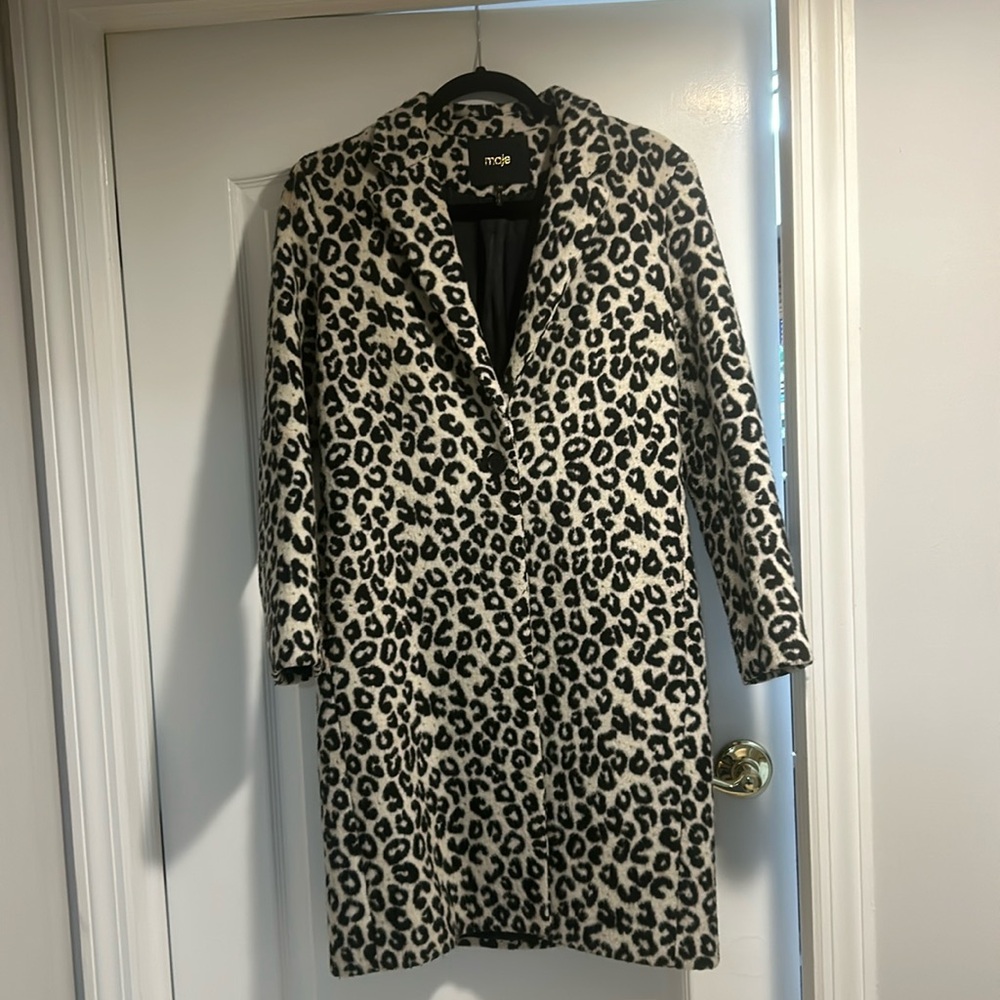 Exellent condition coat black and white beautiful on.